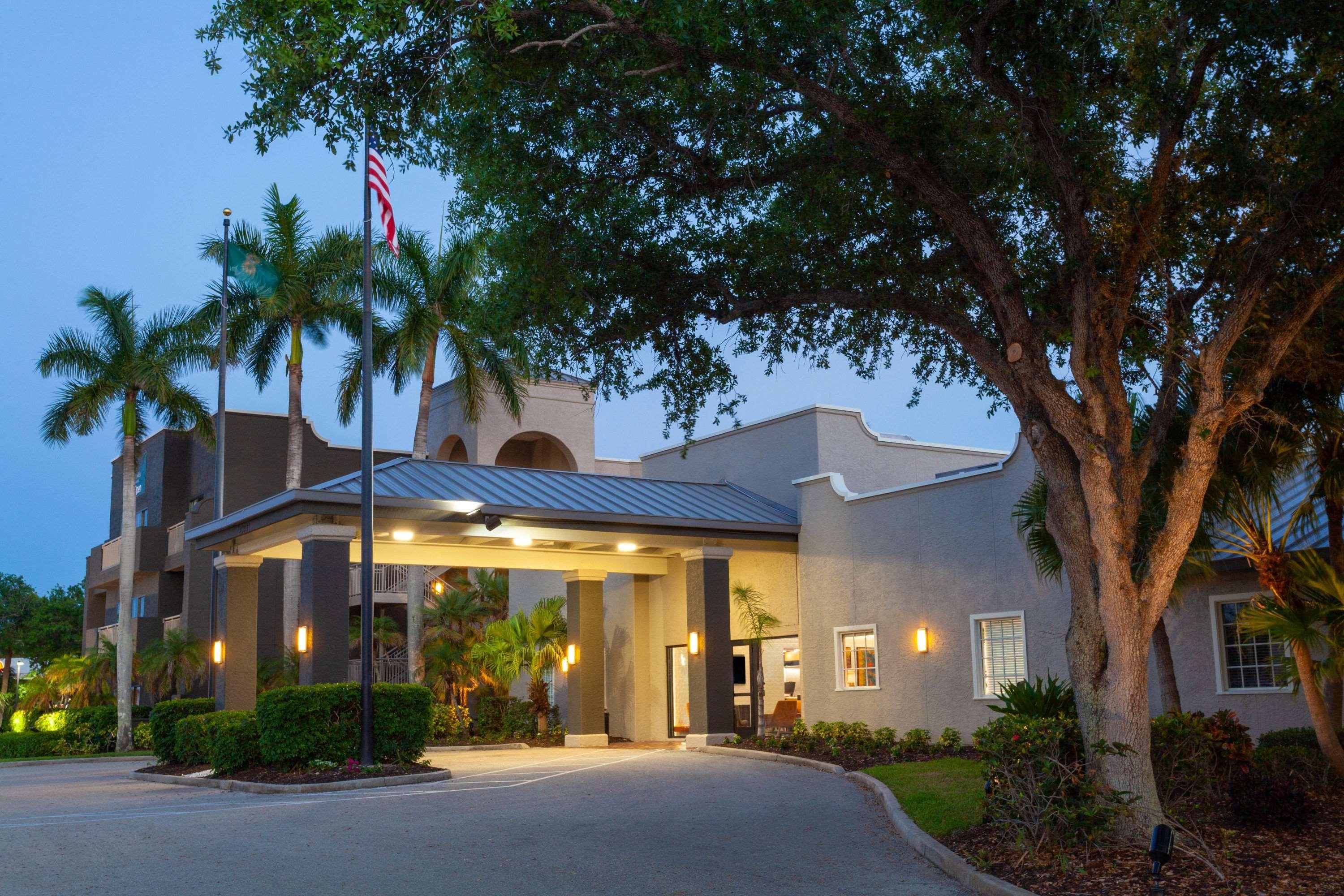 La Quinta By Wyndham Ft. Myers - Sanibel Gateway Hotel Форт Майерс Екстериор снимка