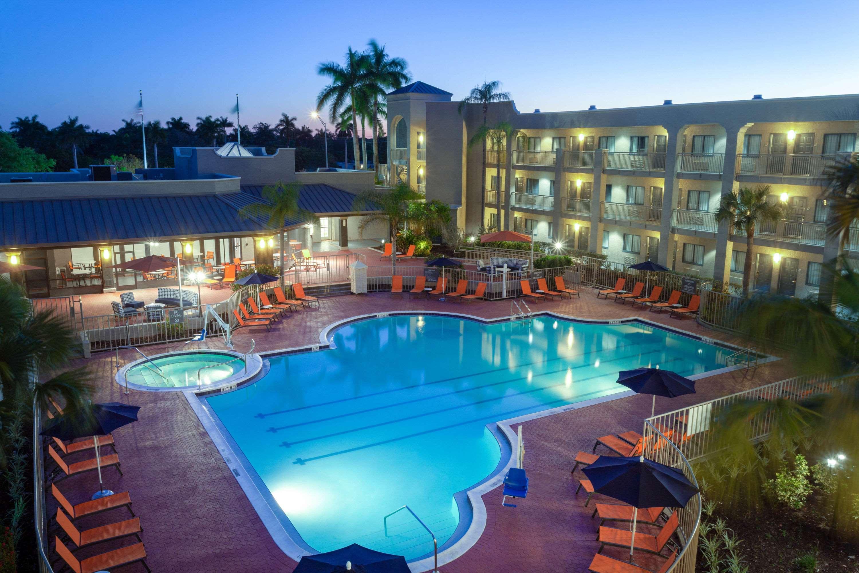 La Quinta By Wyndham Ft. Myers - Sanibel Gateway Hotel Форт Майерс Екстериор снимка